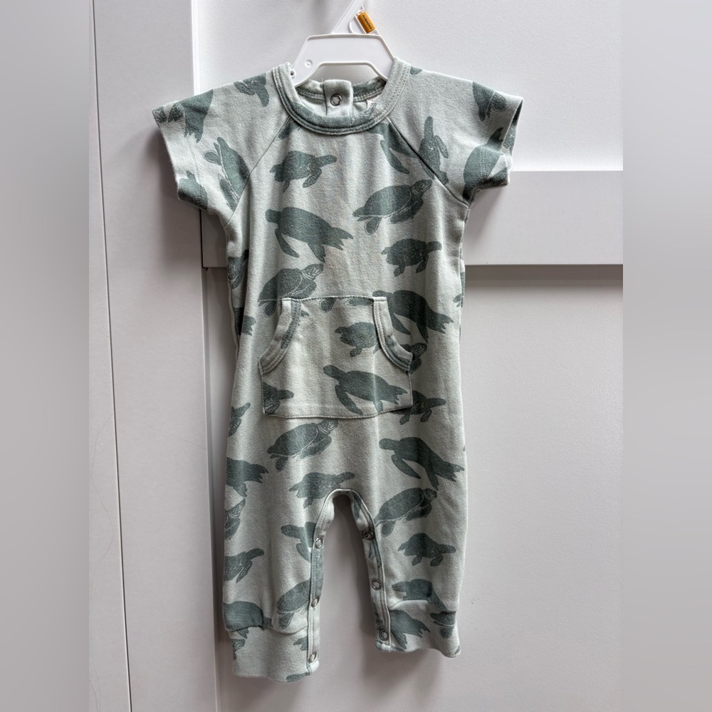 Kate Quinn Baby Romper in Light Green with Turtle Motif Size 3-6M